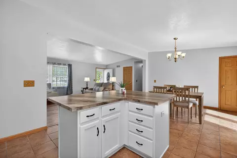 Kitchen - 722 Creston Ave, Waterloo, IA 50707 photo 3 of 4