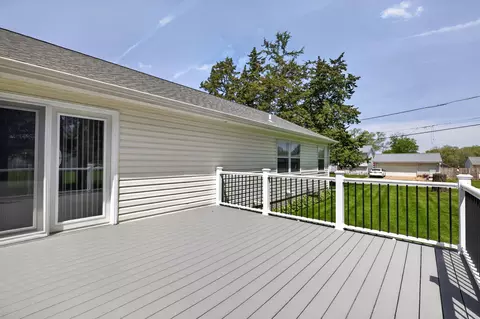 Exterior - 722 Creston Ave, Waterloo, IA 50707 photo 4 of 10