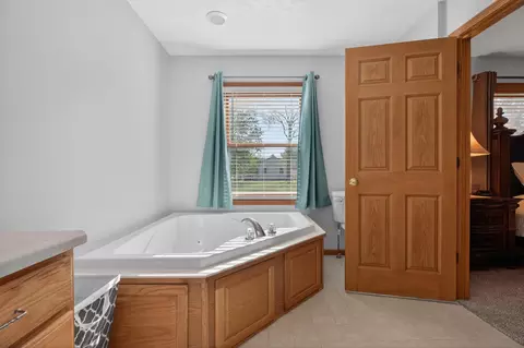 Bath - 722 Creston Ave, Waterloo, IA 50707 photo 1 of 4