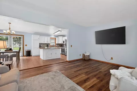 Living - 722 Creston Ave, Waterloo, IA 50707 photo 1 of 2