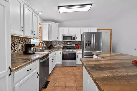 Kitchen - 722 Creston Ave, Waterloo, IA 50707 photo 1 of 4
