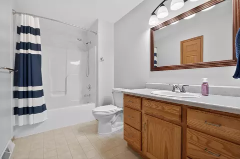 Bath - 722 Creston Ave, Waterloo, IA 50707 photo 4 of 4