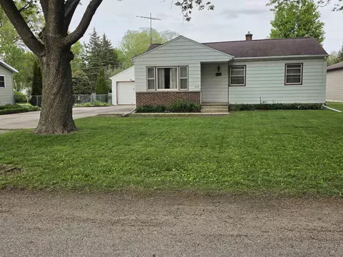 410 3rd St, Washburn, IA 50702