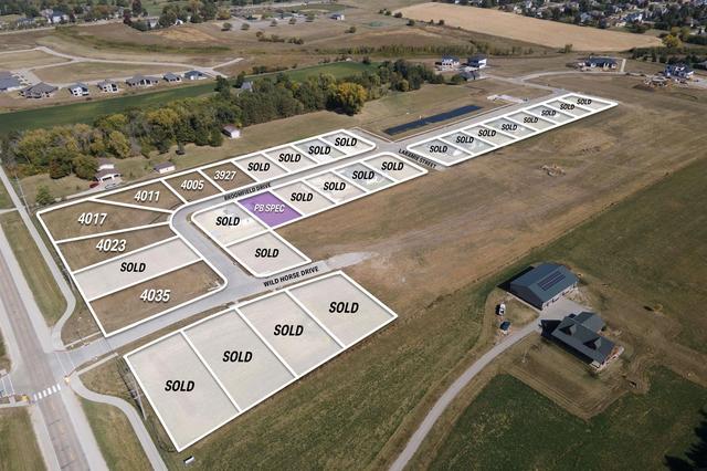 4017 Broomfield Dr, Cedar Falls, IA 50613