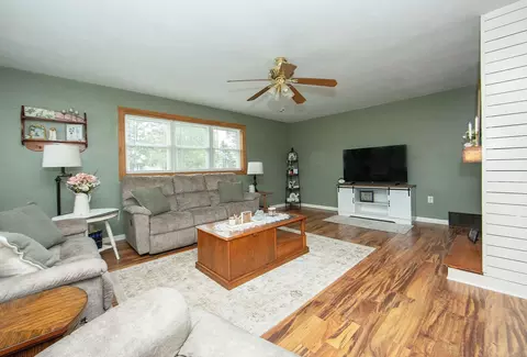 Living - 310 N Maple St, Sumner, IA 50674 photo 1 of 2
