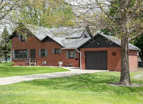 Exterior - 310 N Maple St, Sumner, IA 50674 photo 2 of 6