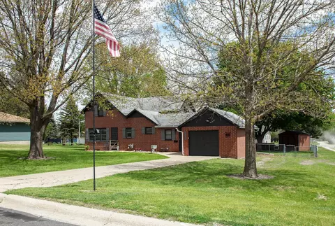 310 N Maple St, Sumner, IA 50674