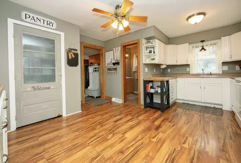Entry Way - 310 N Maple St, Sumner, IA 50674 photo 3 of 3