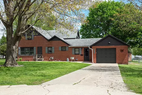 Exterior - 310 N Maple St, Sumner, IA 50674 photo 4 of 6