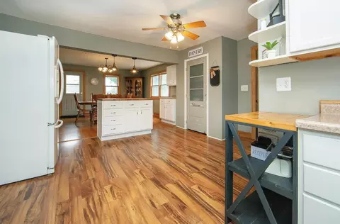 Entry Way - 310 N Maple St, Sumner, IA 50674 photo 2 of 3