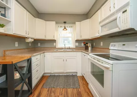 Kitchen - 310 N Maple St, Sumner, IA 50674 photo 2 of 4