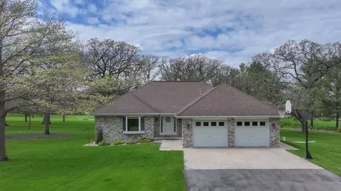 32427 Newell Ave, Parkersburg, IA 50665