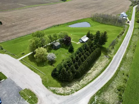 2393 Glenville Rd, Decorah, IA 52101