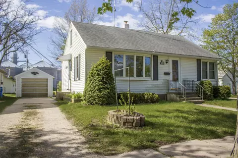 531 W 2nd Ave, Cresco, IA 52136