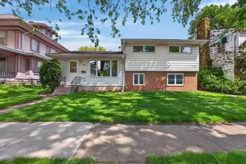 1622 W 3rd St, Waterloo, IA 50701