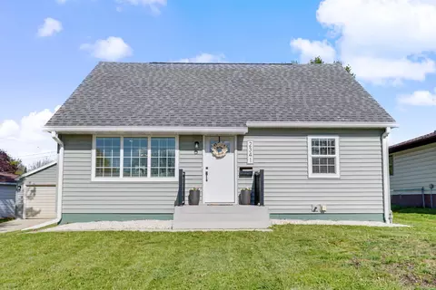 2341 Pelican Rd, Waterloo, IA 50701