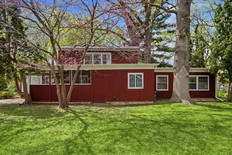 516 Forrest Rd, Cedar Falls, IA 50613