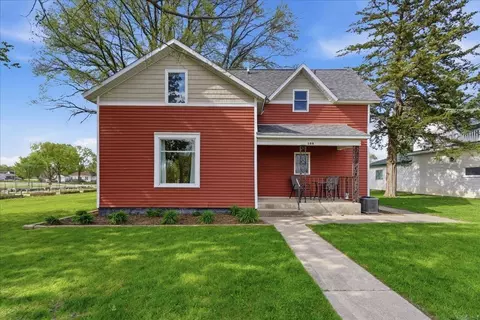 108 6th Ave SW, Waverly, IA 50677