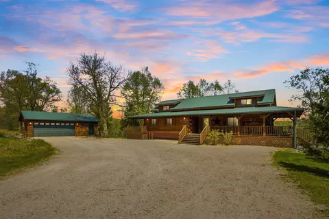 1870 Trophy Run Ln, Harpers Ferry, IA 52146