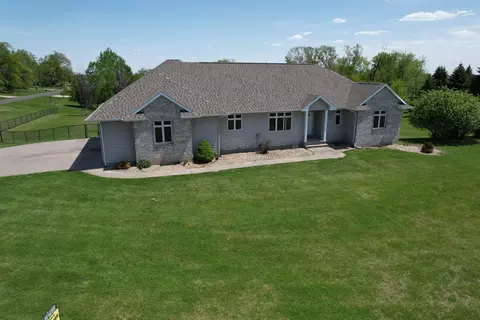 3387 64th St, Palo, IA 52324