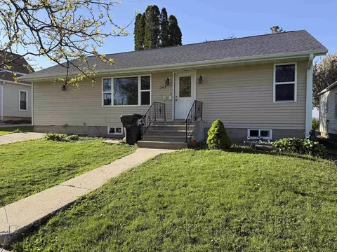 243 E Greene St, Postville, IA 52162