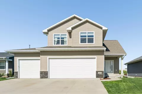 1226 SE 1st St, Waverly, IA 50677