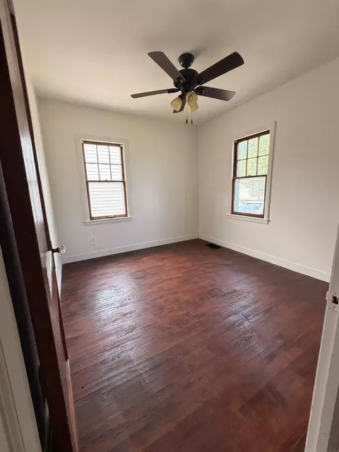 Bedroom - 922 E Mitchell Ave, Waterloo, IA 50702 photo 1 of 2