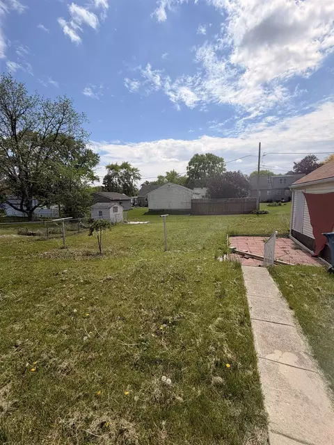 Exterior - 922 E Mitchell Ave, Waterloo, IA 50702 photo 7 of 8