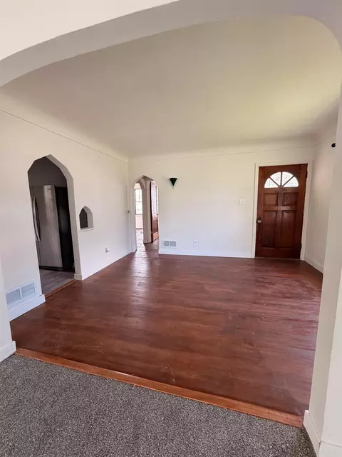 Living - 922 E Mitchell Ave, Waterloo, IA 50702 photo 8 of 8