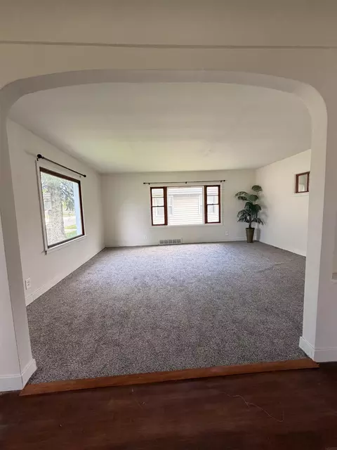 Living - 922 E Mitchell Ave, Waterloo, IA 50702 photo 3 of 8