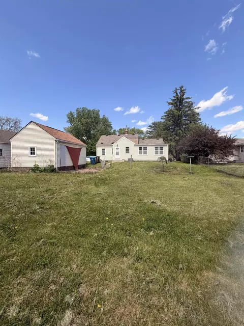 Exterior - 922 E Mitchell Ave, Waterloo, IA 50702 photo 8 of 8