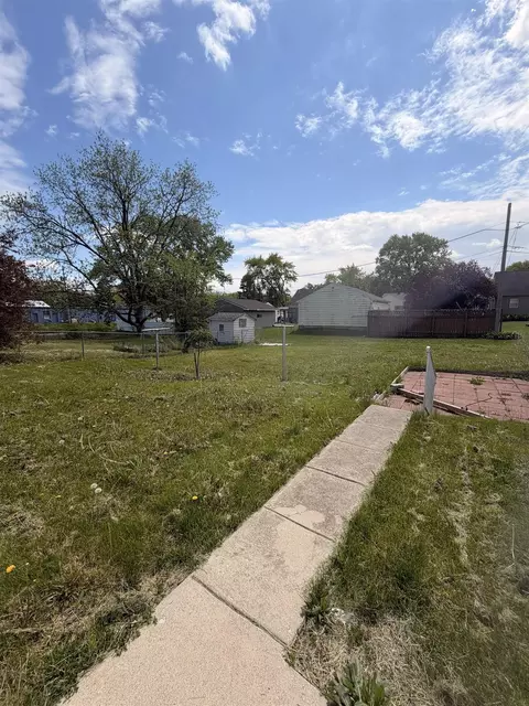 Exterior - 922 E Mitchell Ave, Waterloo, IA 50702 photo 6 of 8