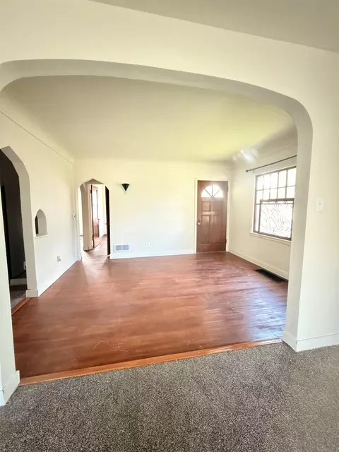 Living - 922 E Mitchell Ave, Waterloo, IA 50702 photo 2 of 8