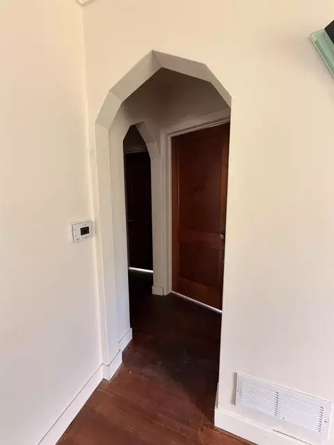 Entry Way - 922 E Mitchell Ave, Waterloo, IA 50702 photo 3 of 3