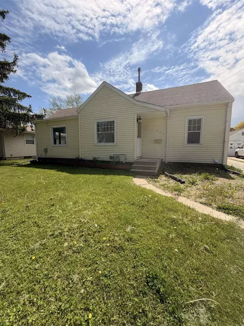 922 E Mitchell Ave, Waterloo, IA 50702