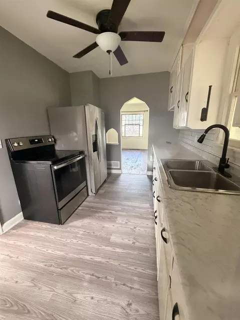 Kitchen - 922 E Mitchell Ave, Waterloo, IA 50702 photo 2 of 3