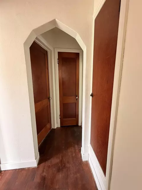 Entry Way - 922 E Mitchell Ave, Waterloo, IA 50702 photo 2 of 3