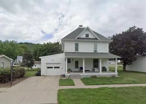 355 SE 2 St, New Albin, IA 52160