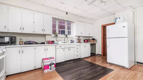 Kitchen - 1374 Main St, Dubuque, IA 52001 photo 3 of 3