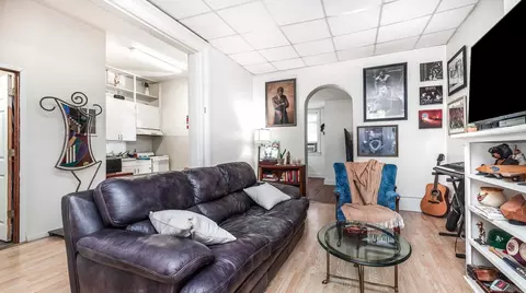 Living - 1374 Main St, Dubuque, IA 52001 photo 1 of 3