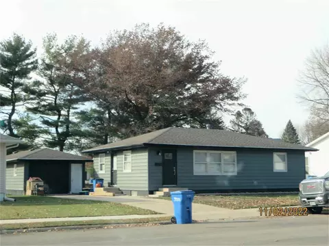 1007 12th St, Grundy Center, IA 50638