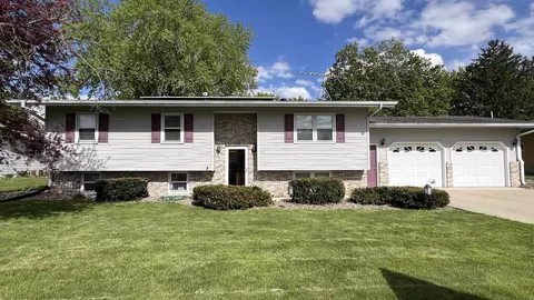 404 Birch Dr, Fredericksburg, IA 50630