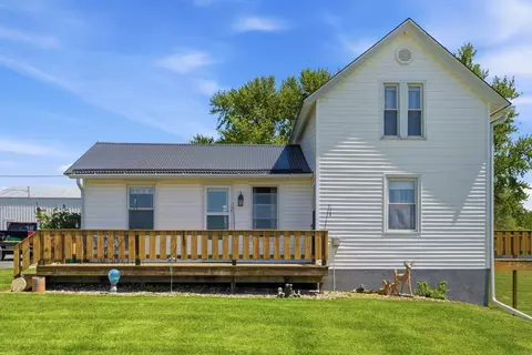 2082 Jamestown Ave, Independence, IA 50644