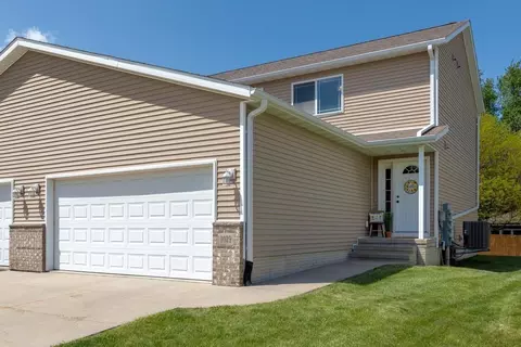 1029 Lois Ln, Waterloo, IA 50702
