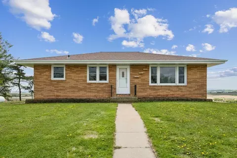 23080 Riegler Rd, Sherrill, IA 52073