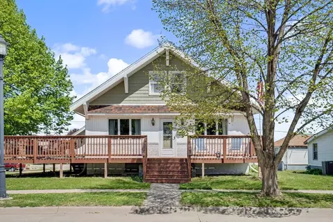 704 2nd Ave SE, Dyersville, IA 52040