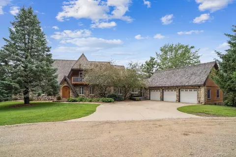 32350 Honeytree Ln, New Hartford, IA 50660