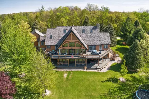32350 Honeytree Ln, New Hartford, IA 50660
