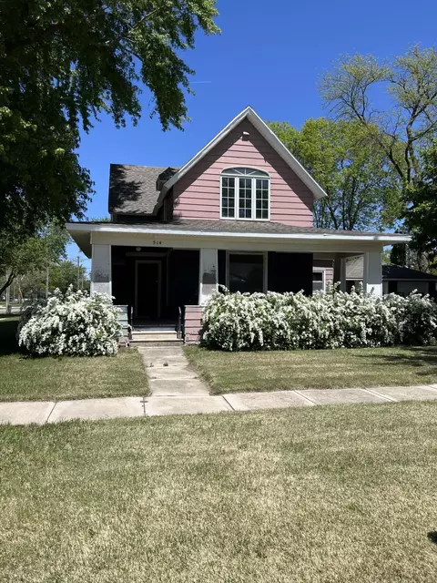 514 2nd St, Independence, IA 50644