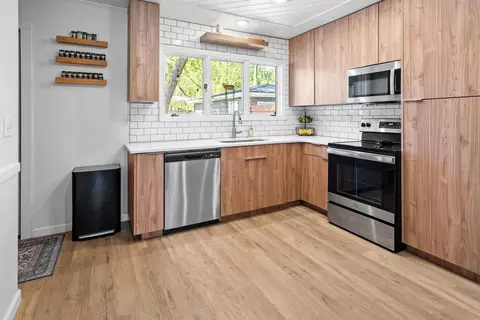 Kitchen - 314 W Mitchell Ave, Waterloo, IA 50701 photo 2 of 3